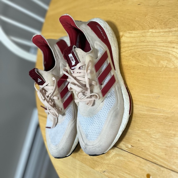 Ultraboost IU Hoosier Edition - Picture 2 of 3